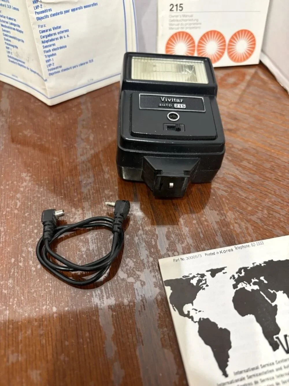 Vivitar Auto 215 Compact Electronic Flash w/Sync cord Manual Tested